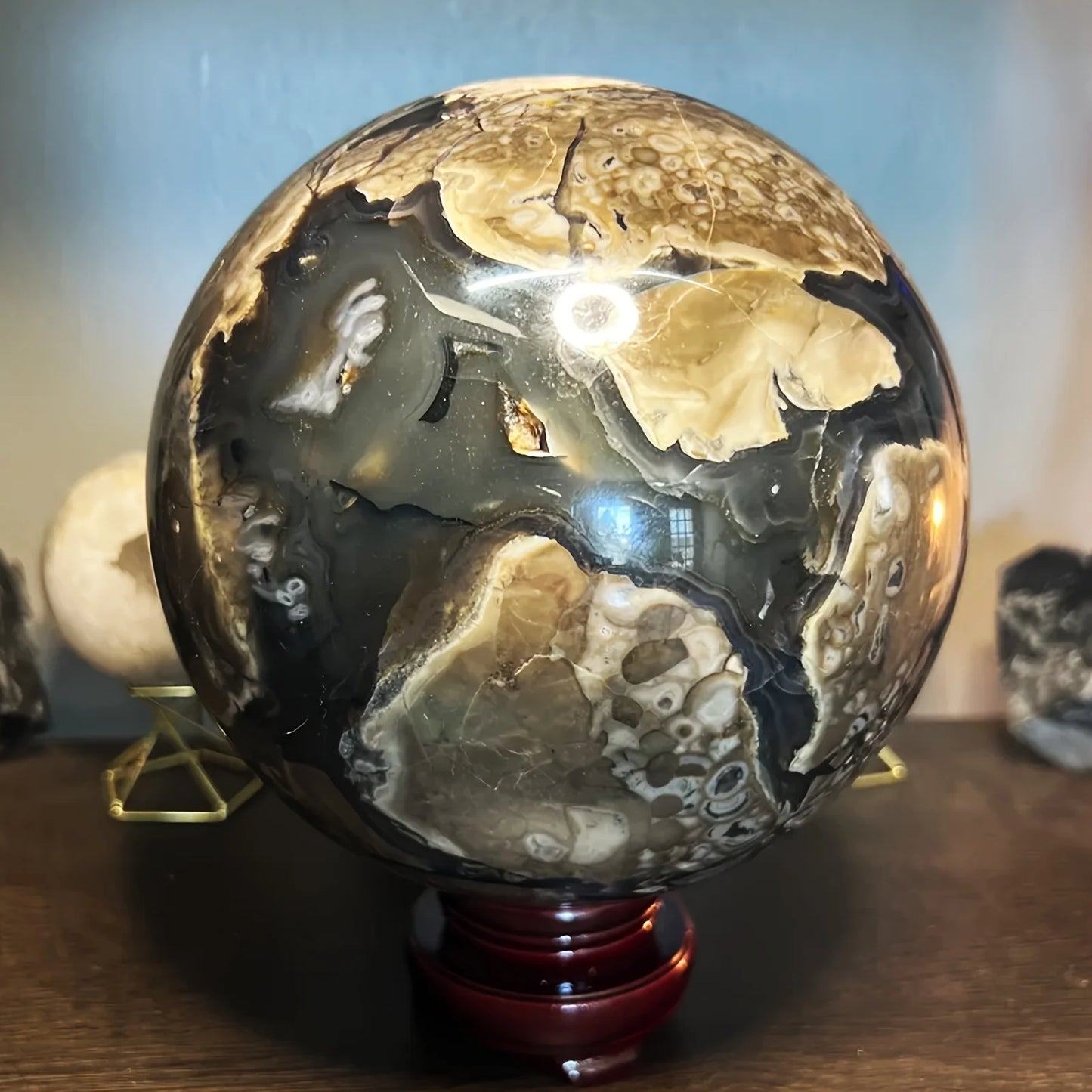 CrystalHola Natural Volcanic Agate Sphere With UV Fluorescence