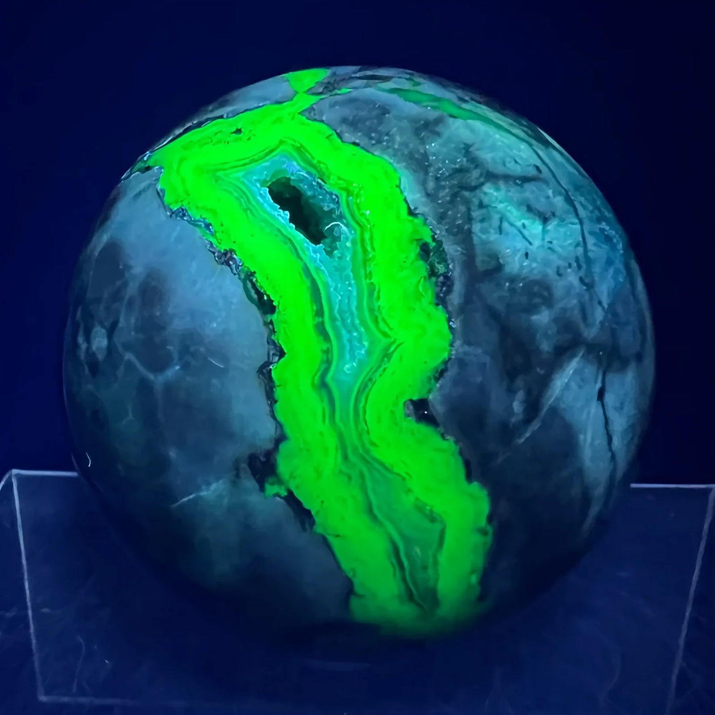 CrystalHola Natural Volcanic Agate Sphere With UV Fluorescence
